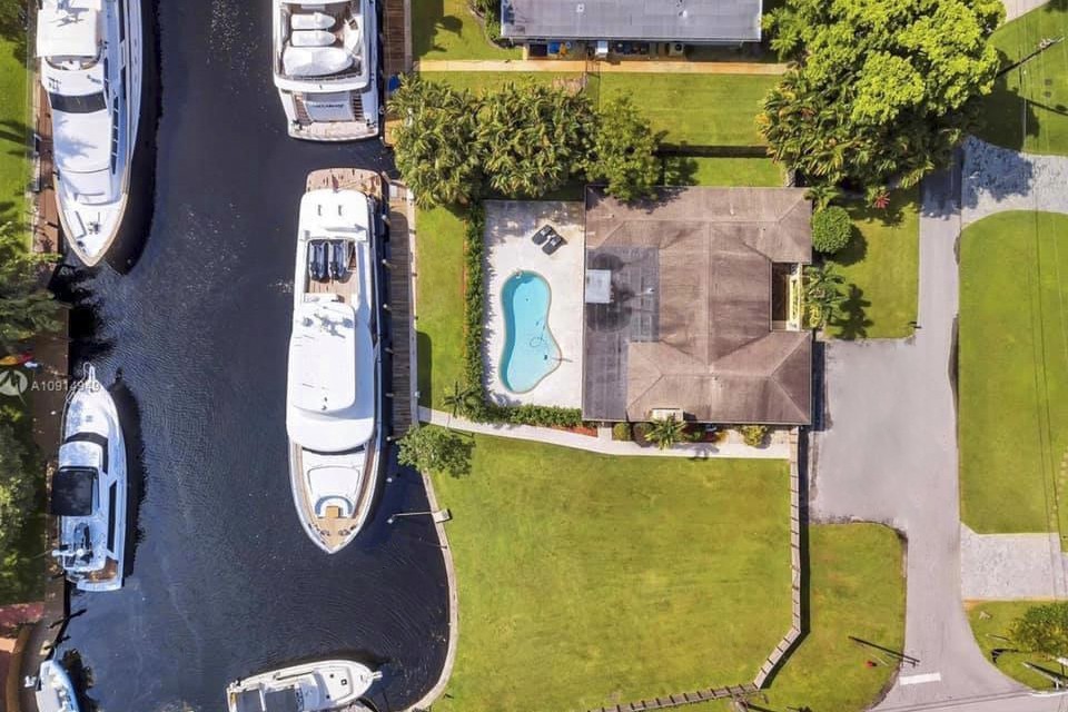 Featured Image of Home and dockage for up to 150’ yacht available for lease
