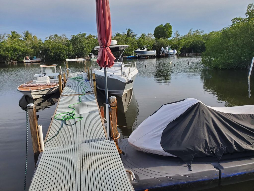 Featured Image of private floating dock for up to 30 foot boat on private pond