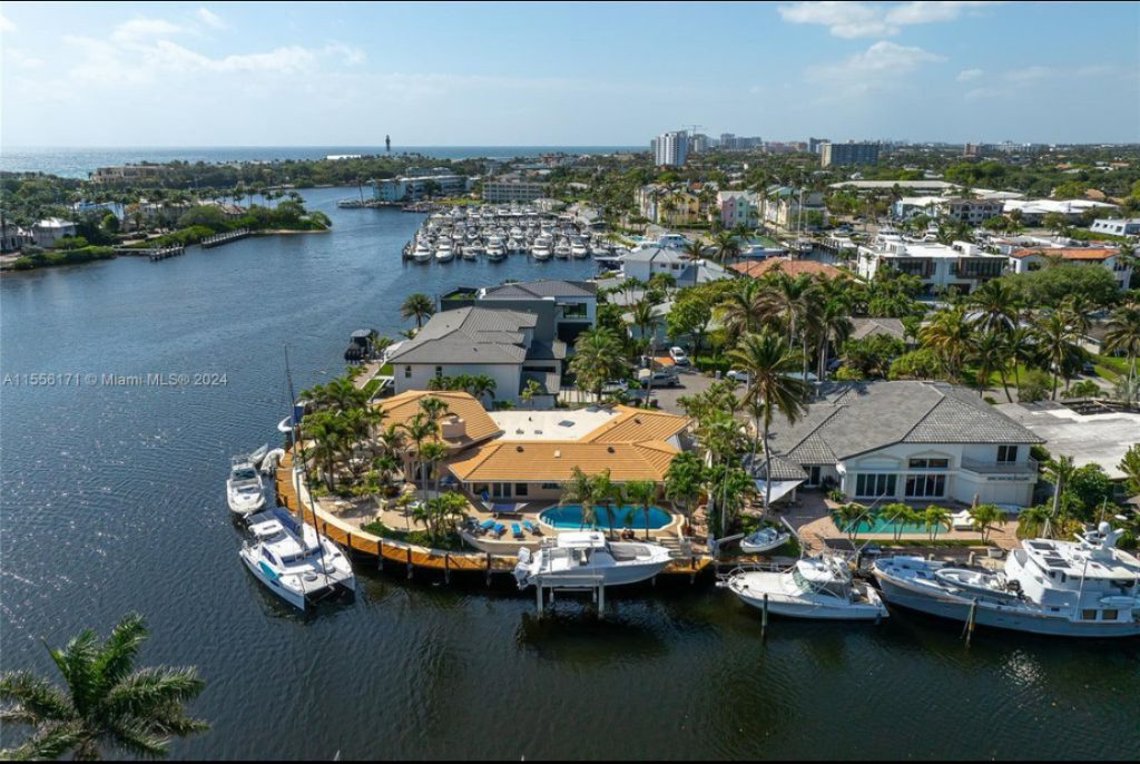 Featured Image of Private Dock on protected Lake Placid in Lighthouse Point