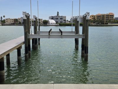 Dock For Rent At Private Dock For Rent with All New 30,000lbs Heavy Duty 8-pile Lift